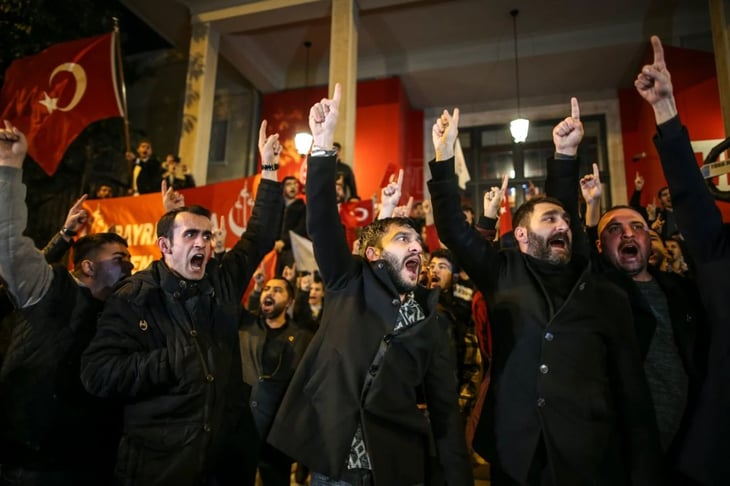 Turquía dice que quema del Corán en Suecia muestra la islamofobia de Europa
