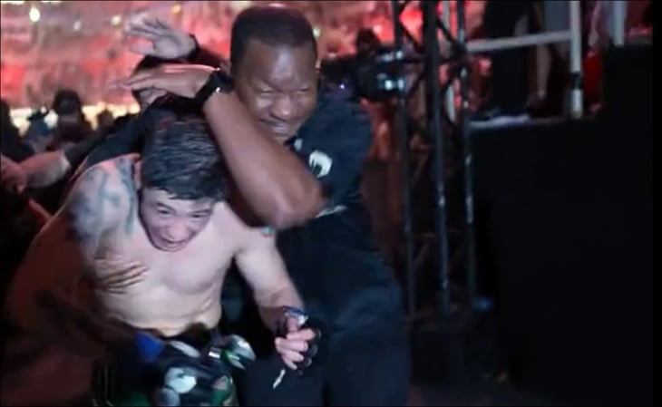 Brandon Moreno fue agredido por aficionados brasileños tras su victoria en UFC 283