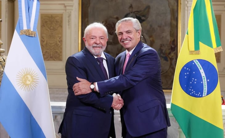 'No vamos a dejar que ningún delirante ataque la democracia', dice el presidente argentino a Lula da Silva
