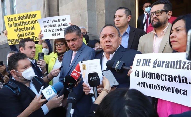 Presenta Jesús Zambrano acción de inconstitucionalidad contra Plan B electoral de AMLO