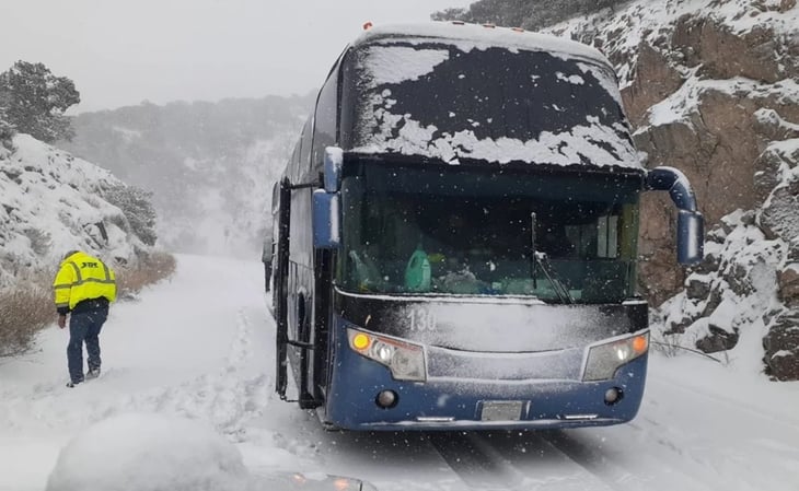 Por intensa nevada, cierran tránsito vehicular entre Sonora y Chihuahua
