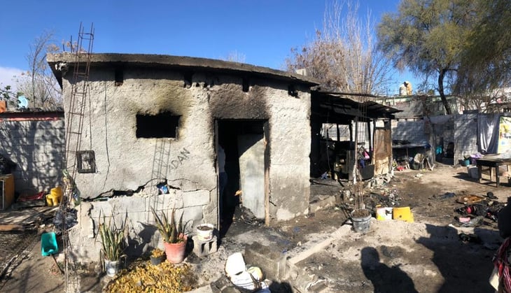 Familia González pierde todo en incendio de casa habitación en la colonia Guerrero de Monclova 