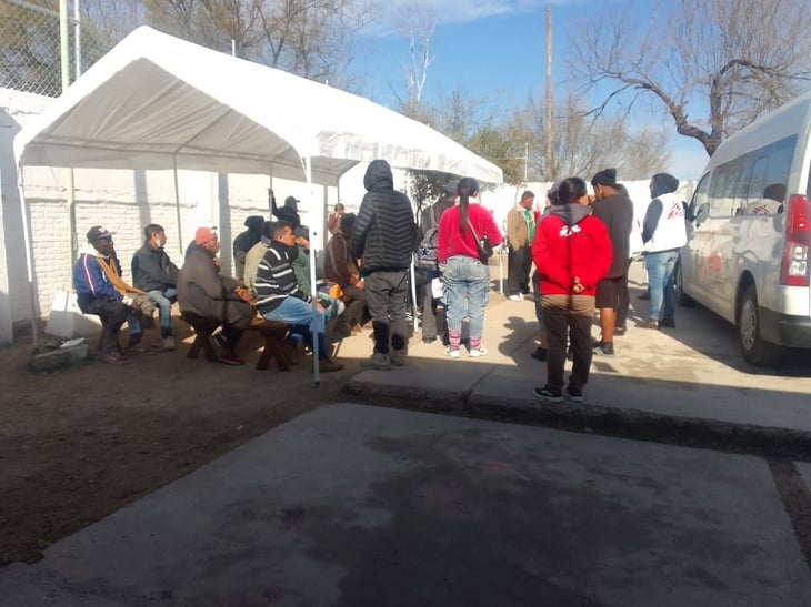 'Médicos sin Frontera' y SSa llevan brigada a albergue migrante