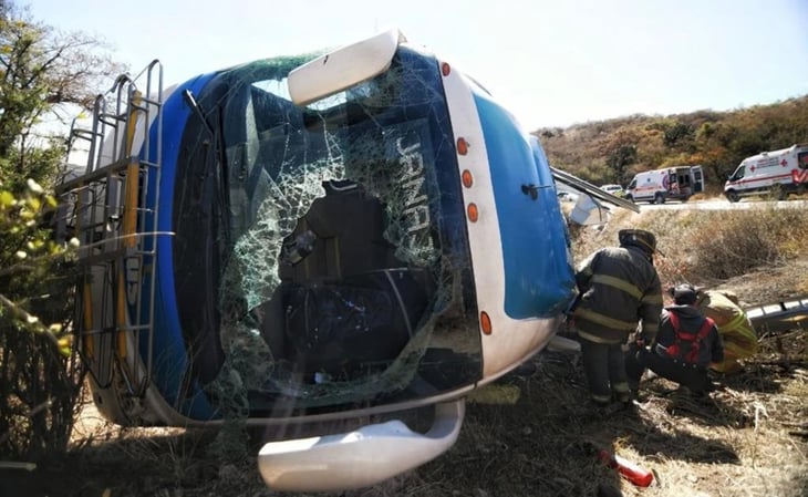 Volcadura de camión en Guanajuato, deja una persona muerta y 20 heridos