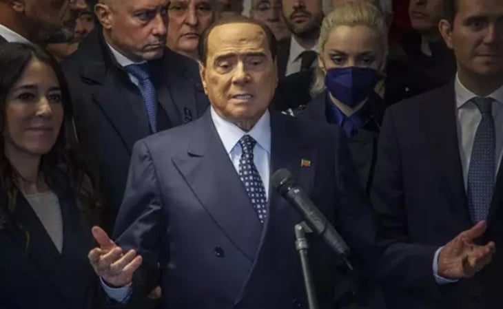 Berlusconi insiste en su promesa machista del autobús de prostitutas: 'me piden que cumpla'