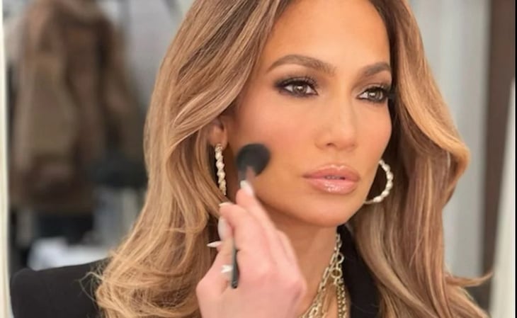 Jennifer Lopez tiene el truco fácil y rápido de make up para labios con volumen