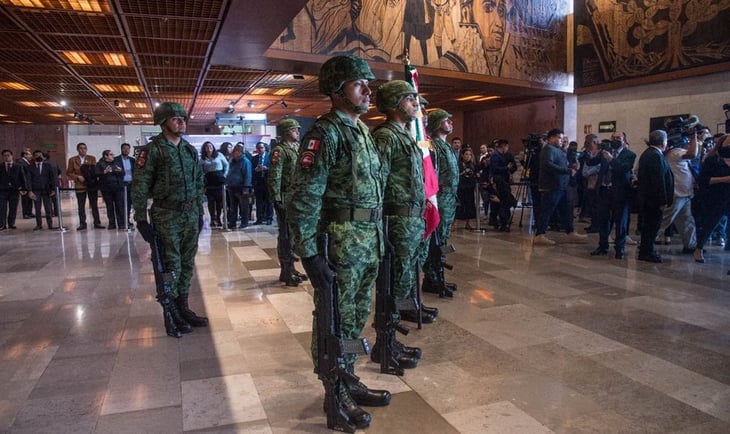 Tras polémica en San Lázaro, AMLO dice que por reglamento escolta militar debe ir armada
