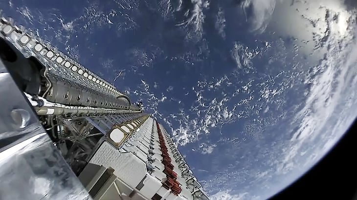 SpaceX lanza 53 satélites de Internet Starlink más