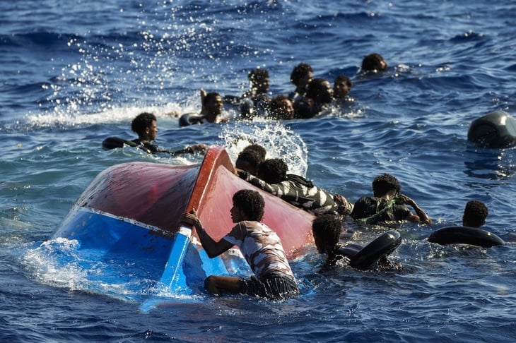 En el sur de Italia rescatan a 42 migrantes de naufragio 
