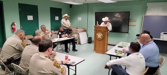 Sheriff del condado de Maverick busca diputados