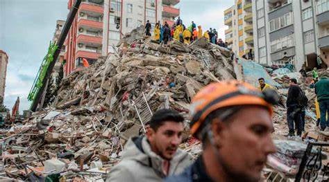 Terremoto en Turquía y Siria suman más de 3 mil muertos; prevén más