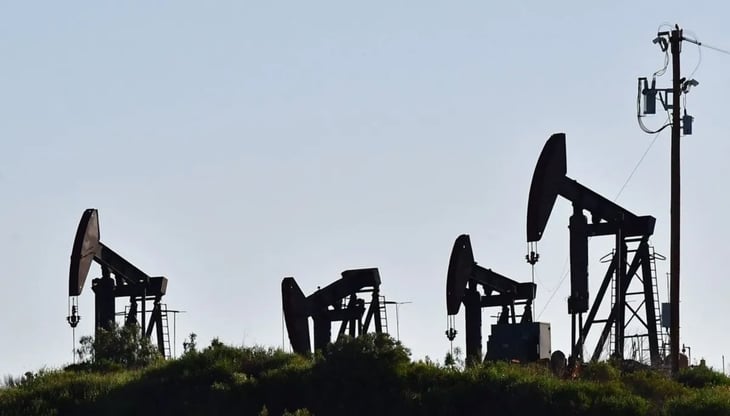 El petróleo sube su precio en un 1% durante la jornada del inicio de la semana 