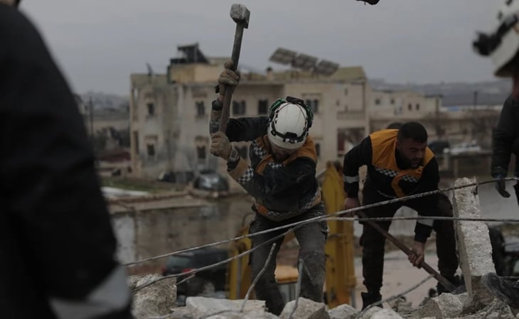 Terremoto: Rescatan a joven que paso más de 24 horas entre los escombros en Siria