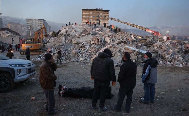 Entra en vigor estado de emergencia en 10 provincias turcas afectadas por terremoto