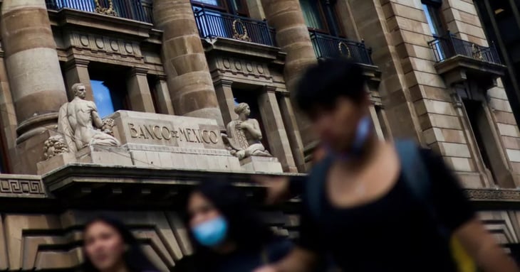 Banxico sorprende y sube en 50 puntos la tasa de interés a 11%