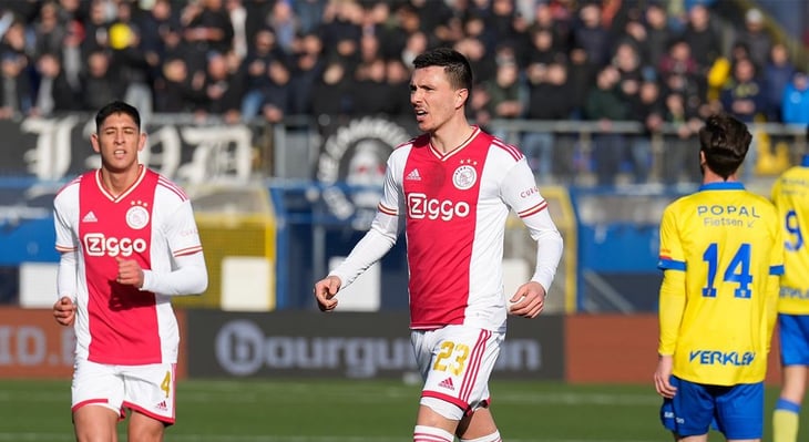Con Edson Álvarez los 90 minutos, Ajax avanza a los cuartos de final de la Copa