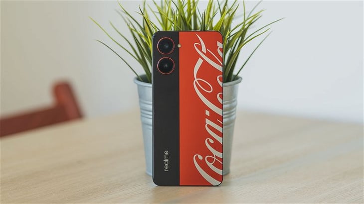 Coca-Cola también tiene móvil: una edición especial del Realme 10 Pro 5G se inspira en la bebida
