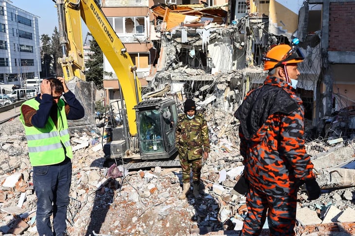 En Turquía y Siria los muertos suben a 25,000 por terremotos