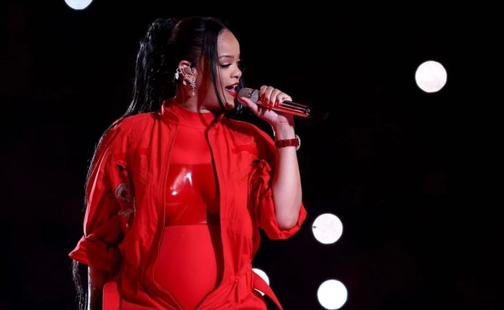 ¿Rihanna anuncia su segundo embarazo en el Super Bowl?
