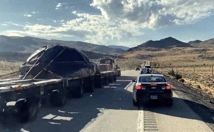 ¿Camiones que transportan un OVNI derribado en Alaska? Esto se sabe del video