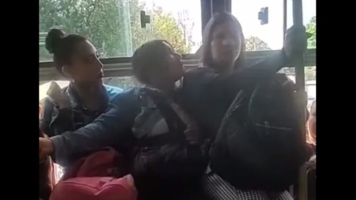 Mujeres terminan en pleito por un asiento en el transporte público