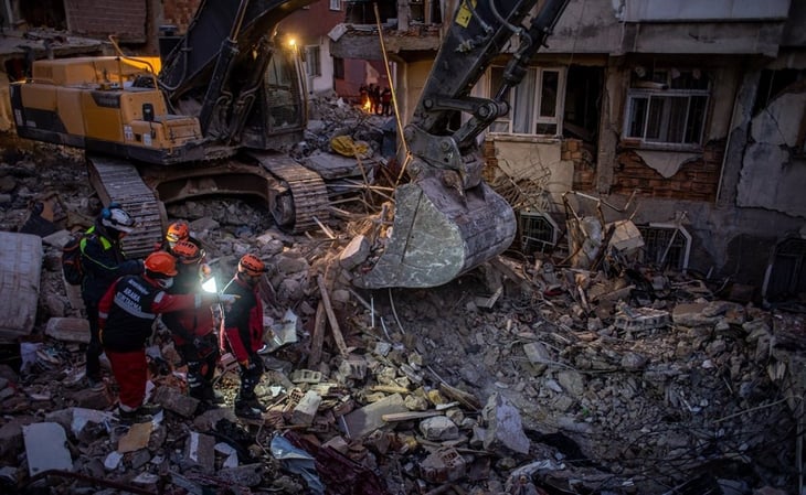 Rescatan a 3 personas vivas 13 días después del terremoto en Turquía