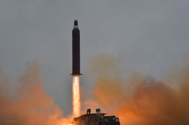 Corea del Norte lanza un misil balístico de largo alcance