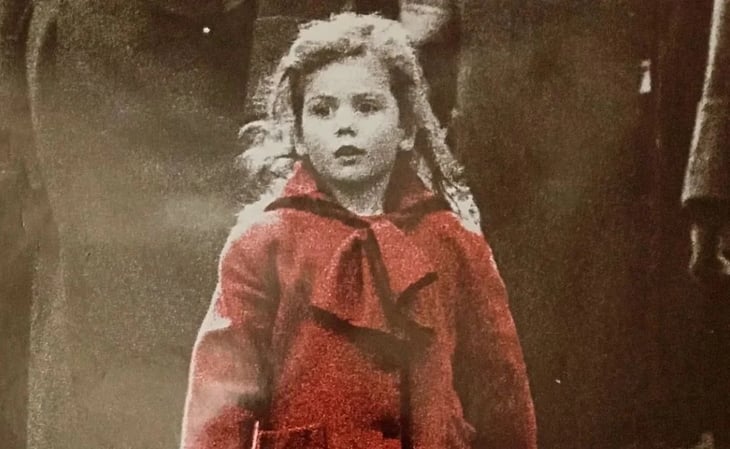 El increíble cambio físico de la niña del saco rojo de “La lista de Schindler”