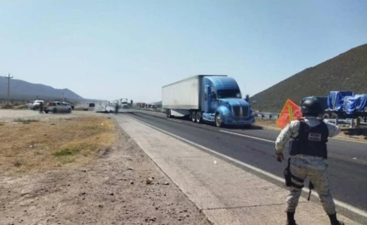 Liberan carretera 57 tras casi diez horas de bloqueo por asesinato de civil en Guadalcázar, SLP
