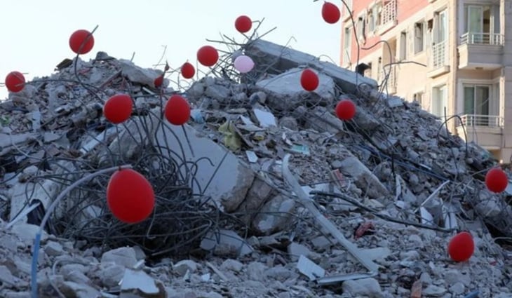 El emotivo homenaje con globos a niños que murieron en los terremotos de Turquía y Siria