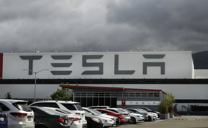 AMLO le pone 'peros' a Nuevo León en posible llegada de Tesla