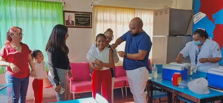 Inicia vacunación contra COVID-19 en escuelas de Monclova 
