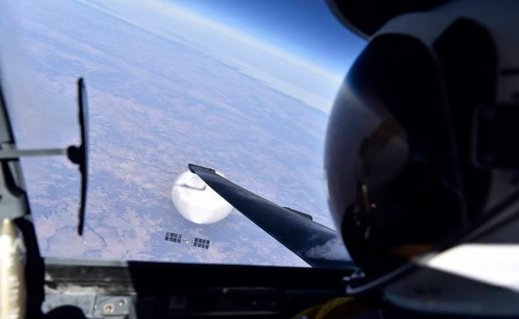 El Pentágono publica foto del globo chino tomada desde un avión caza de EU