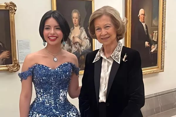 Ángela Aguilar cantó frente a la reina Sofía en España en la Real Academia