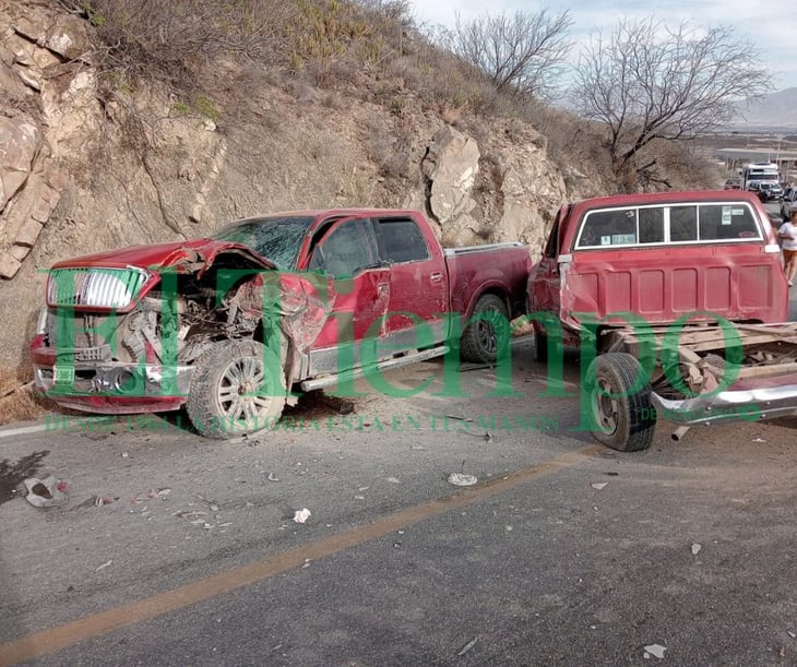 Choque de camionetas en la carretera Monclova-Saltillo deja cinco lesionados