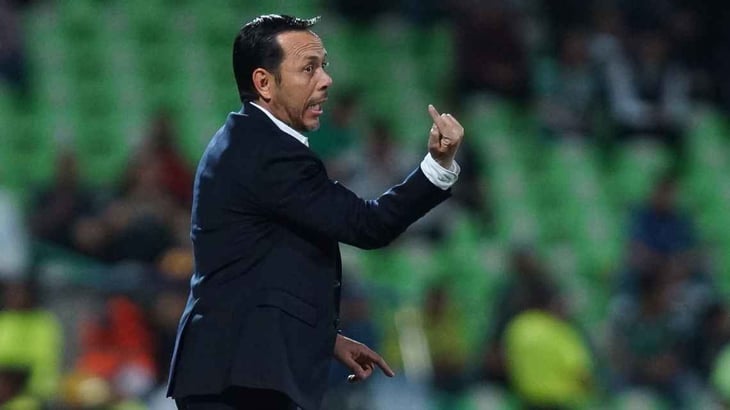 Exige afición de Santos la salida de Eduardo Fentanes, tras goleada 0-5 ante Toluca