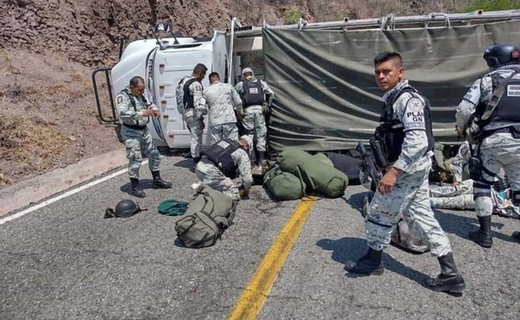 Vuelca vehículo de la Guardia Nacional en carretera del Istmo de Oaxaca; reportan un herido