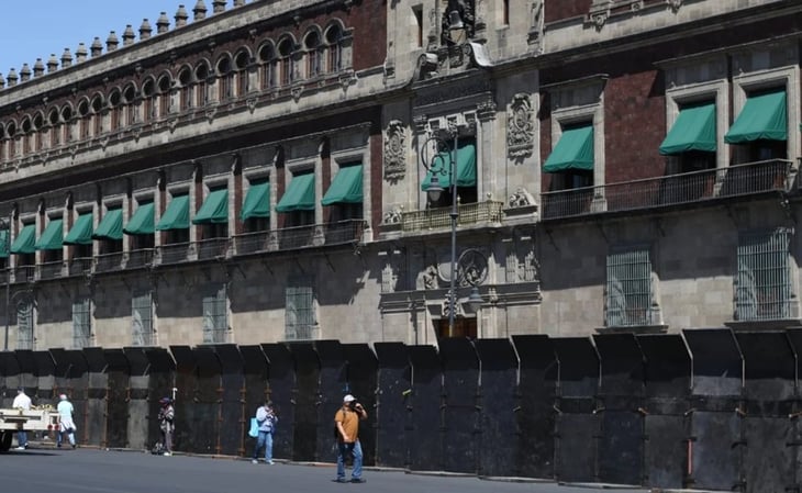 Blindan con vallas metálicas Palacio Nacional previo a marcha en defensa del INE