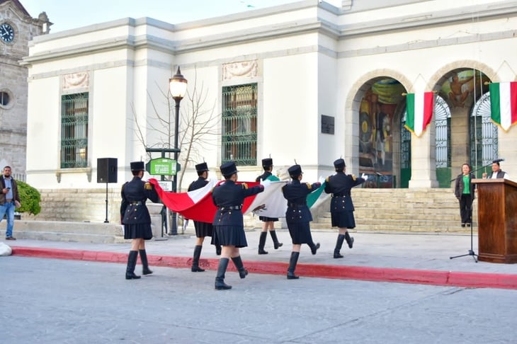 Cuatro Ciénegas conmemora día de la bandera mexicana