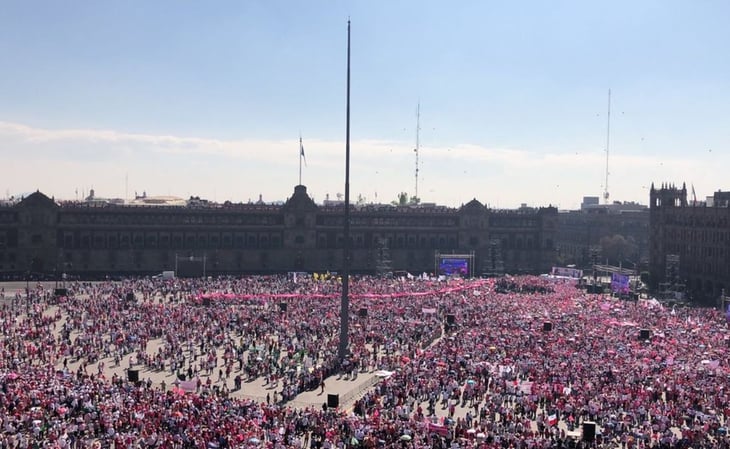 Marcha en defensa del INE: El Zócalo se pinta de rosa y blanco