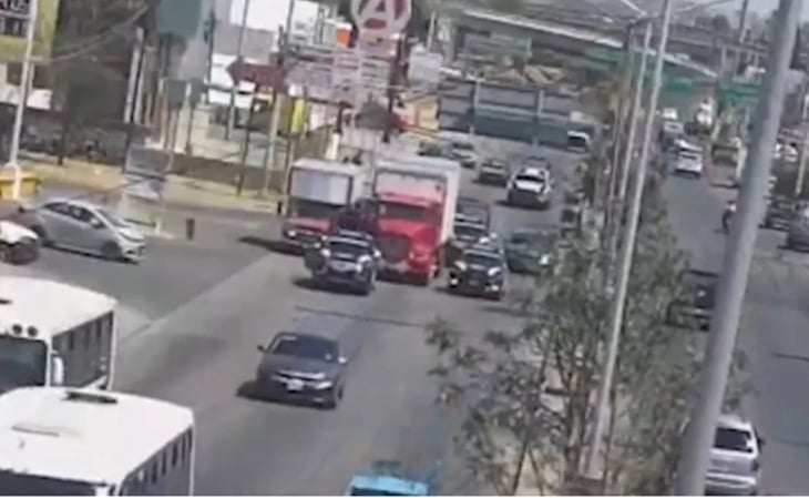 Policías municipales interceptan y capturan a dos roba tráilers en Puebla