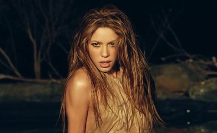 Shakira impone tendencia con el diseño de uñas acrílicas metálicas
