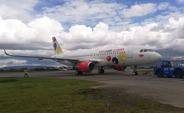Cientos de pasajeros varados en Colombia y Perú por suspensión de operaciones de Viva Air