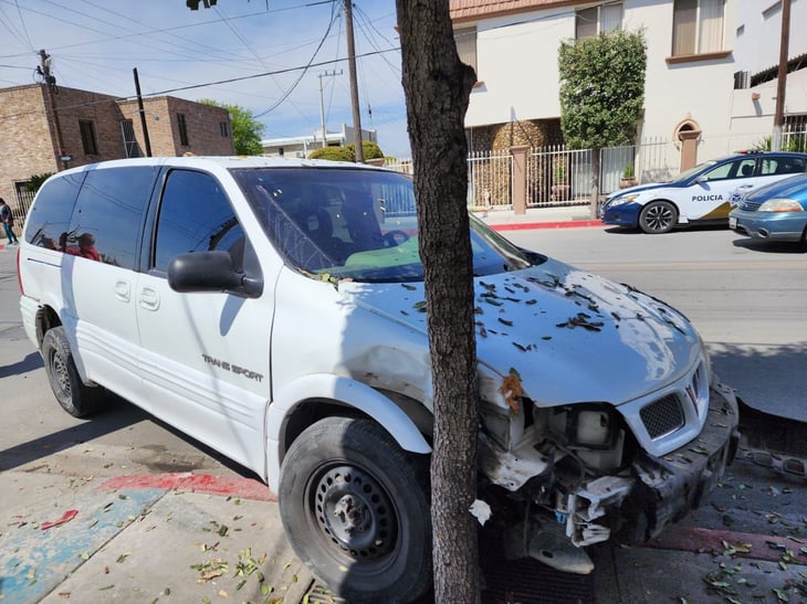 Pasajera de taxi resulta lesionada en accidente vial en Piedras Negras 