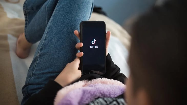 TikTok anuncia un límite de uso de una hora para menores de 18 años