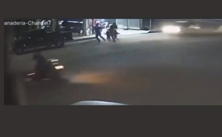 VIDEO: Conductor atropella a familia y huye en Hermosillo; piden ayuda para localizarlo 