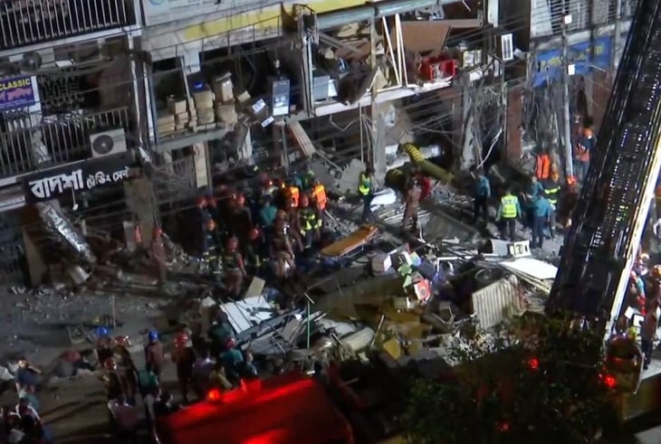 Mueren al menos 15 personas tras la explosión de un edificio en Bangladesh