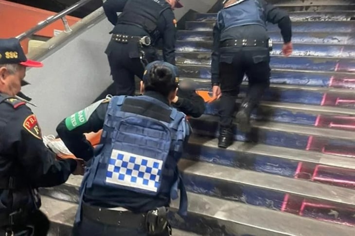 Joven se arroja a vías del Metro en Universidad y policías la SSC la rescatan 