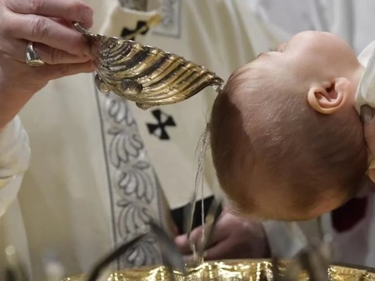 ¿Por qué los bautizos no tendrán padrinos ni madrinas durante los próximos 3 años en Italia?