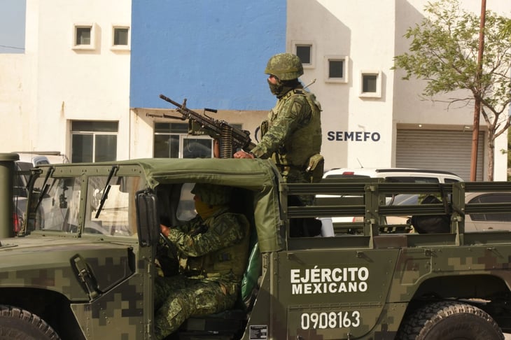Arriban dos carrozas fúnebres a Fiscalía de Tamaulipas para transportar cuerpos de estadounidenses